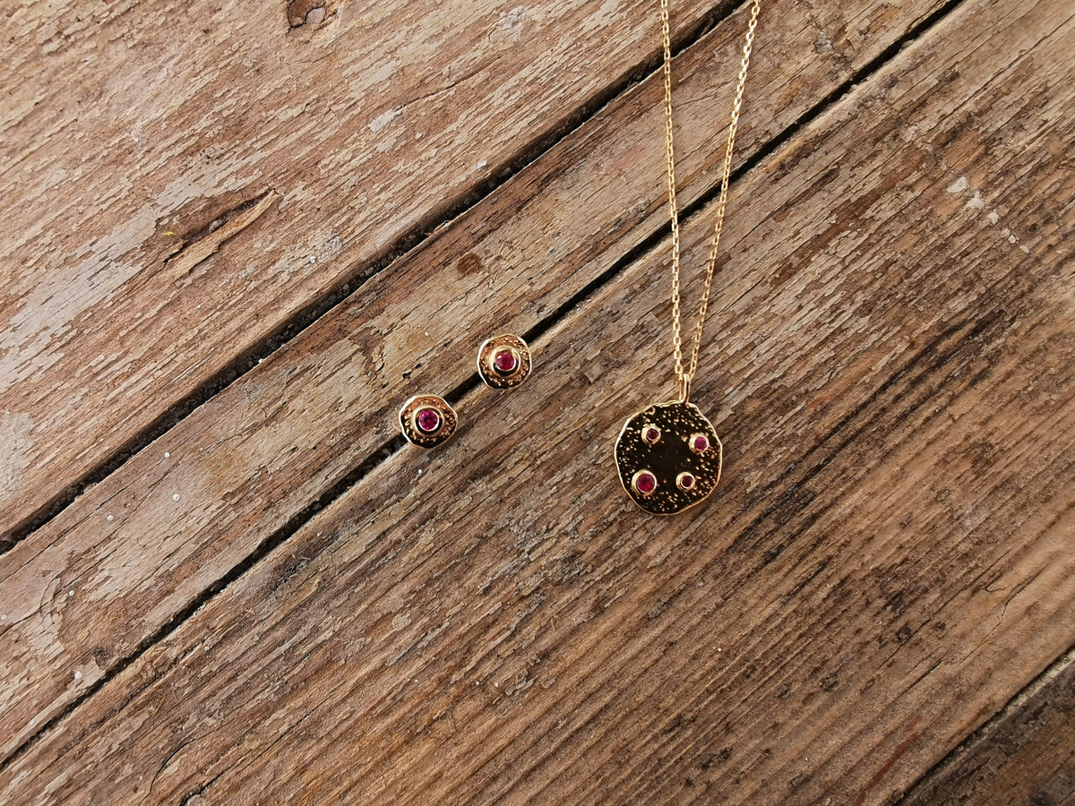 SIA NECKLACE