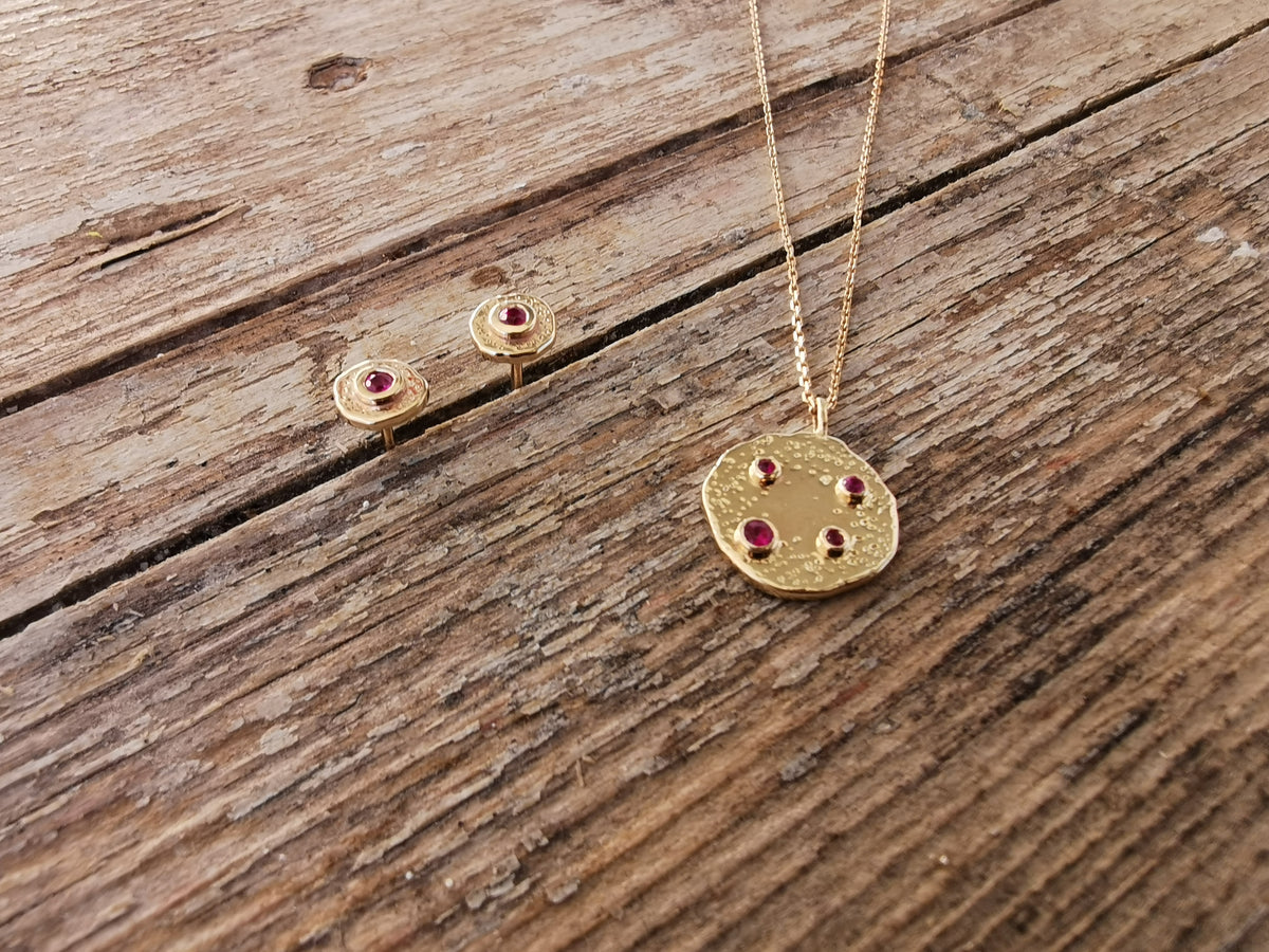 SIA NECKLACE